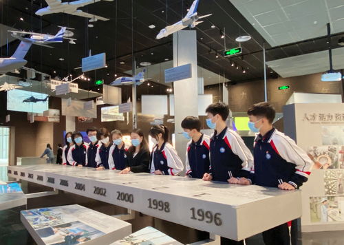 堅定文化自信，弘揚中華優秀傳統文化——珠海理工中職英語課題組師生赴珠海市博物館參觀學習